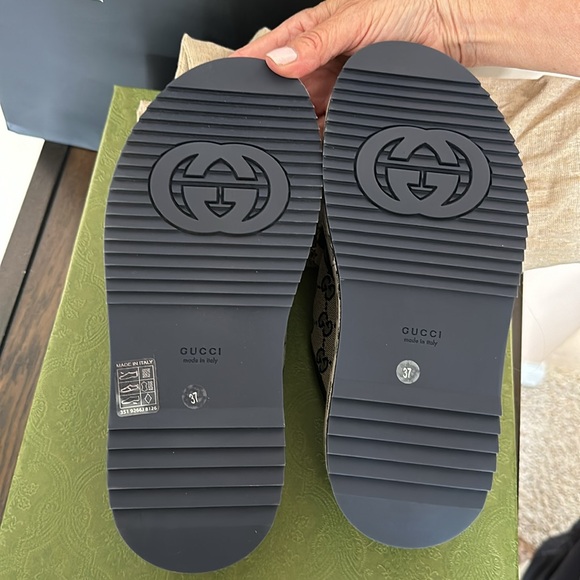 Gucci GG Platform Slide - Picture 7 of 9